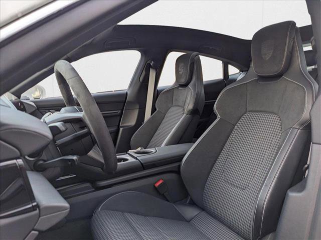 New 2025 Porsche Taycan 4S image 4