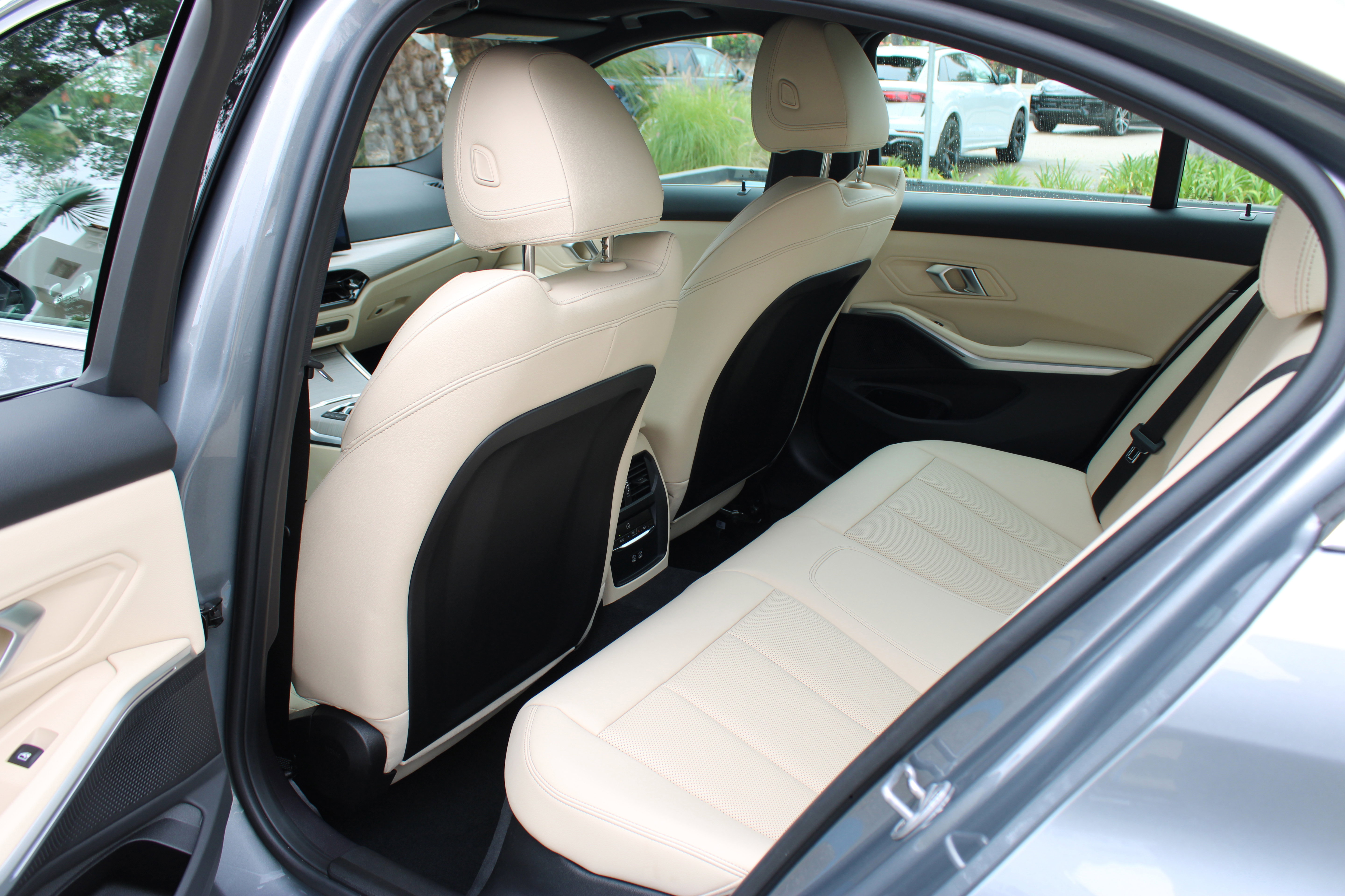 Used 2025 BMW 330i Sedan w/ Convenience Package image 24