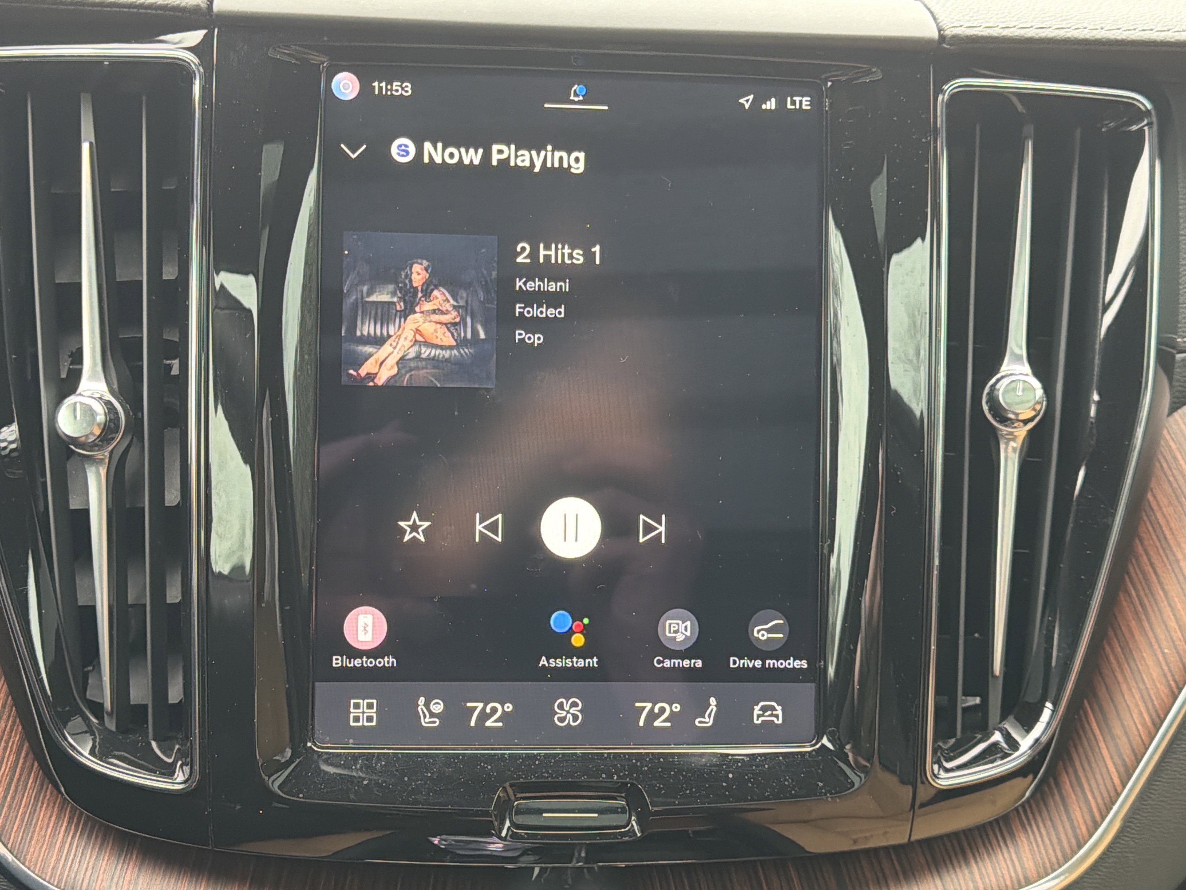 Certified 2024 Volvo XC60 T8 Ultimate w/ Climate Package image 23