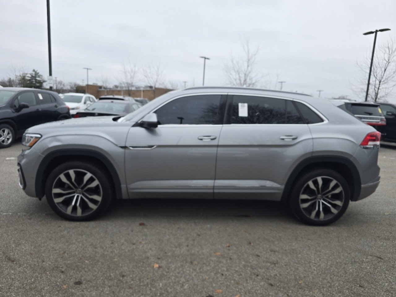 Used 2022 Volkswagen Atlas Cross Sport SEL Premium R-Line image 3