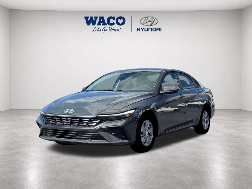 Used 2026 Hyundai Elantra SE FWD image 3