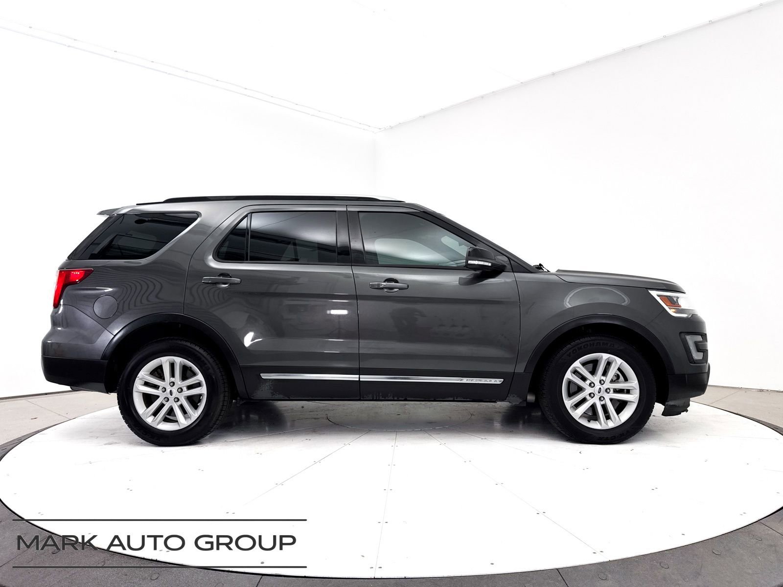 Used 2017 Ford Explorer XLT w/ Equipment Group 201A FWD image 37