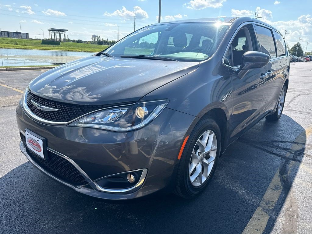 Used 2019 Chrysler Pacifica Touring Plus w/ Tire & Wheel Group FWD image 10