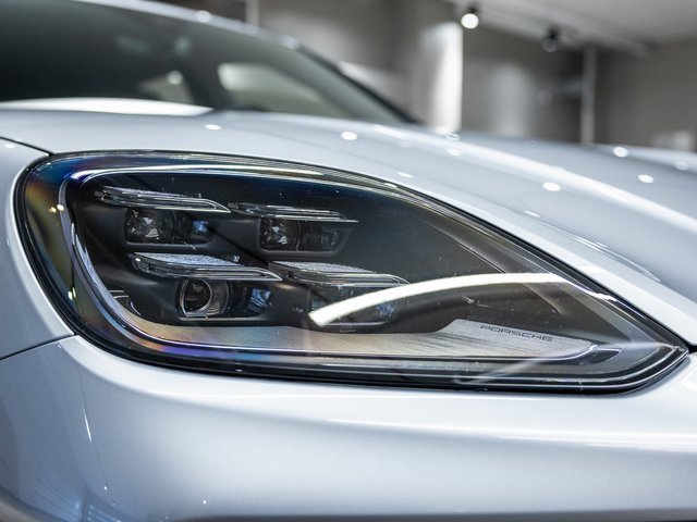 Used 2025 Porsche Cayenne image 13