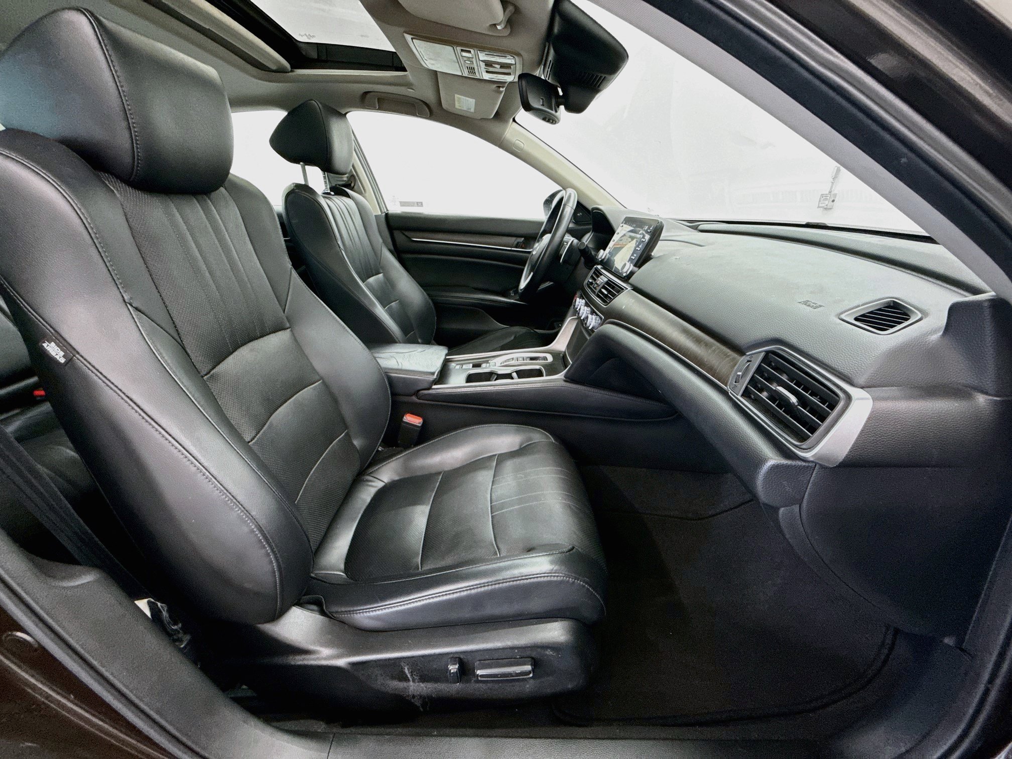 Used 2018 Honda Accord Touring image 32