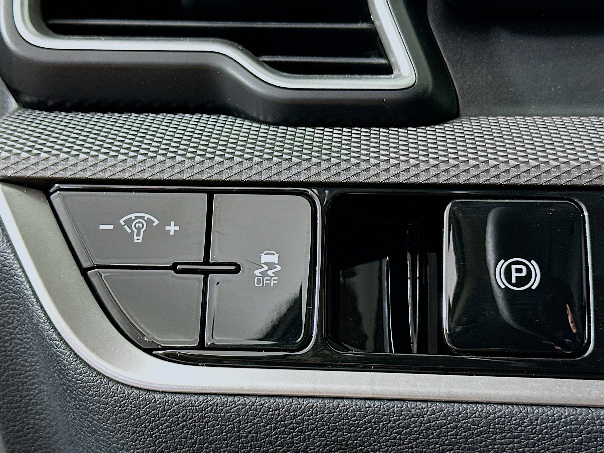 Used 2025 Kia Sportage LX image 16