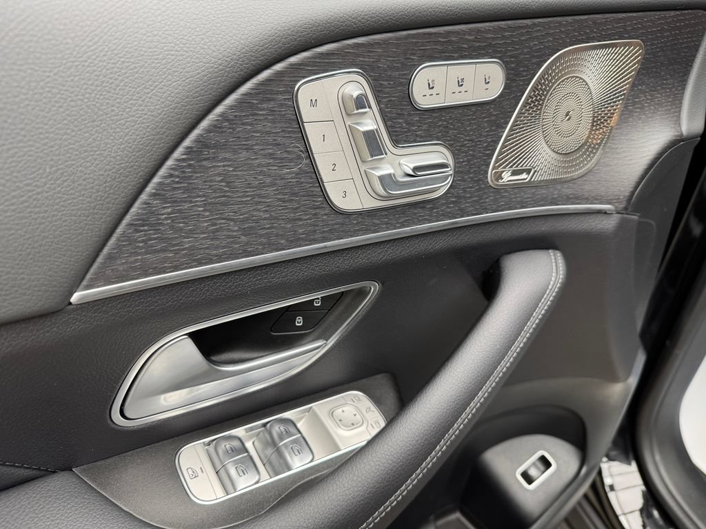 New 2025 Mercedes-Benz GLS 450 4MATIC image 11