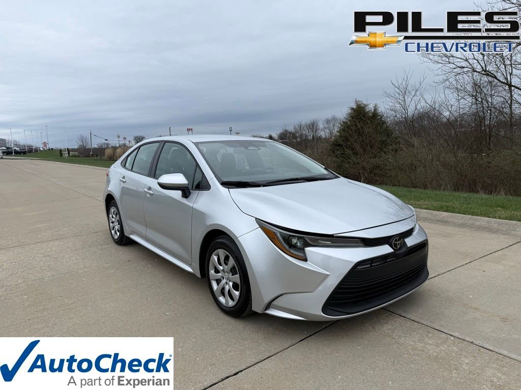 Used 2025 Toyota Corolla LE FWD image 1