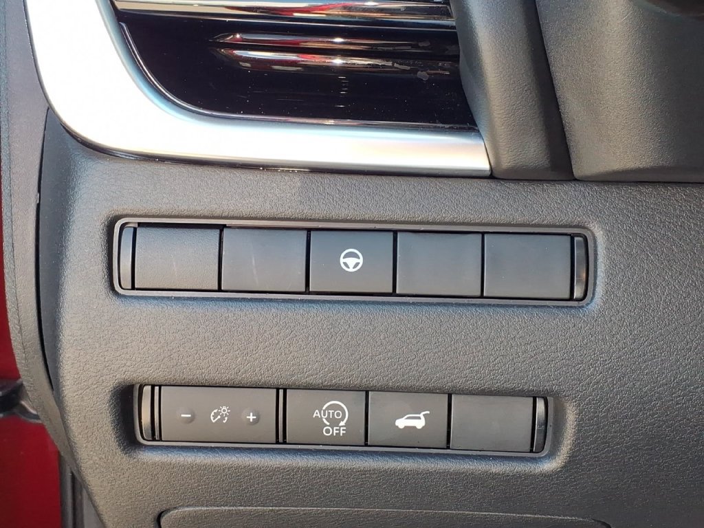 Used 2023 Nissan Rogue SV AWD/4WD image 15