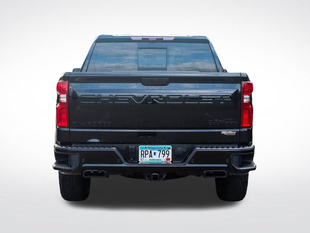 Used 2025 Chevrolet Silverado 1500 High Country w/ Midnight Edition AWD/4WD image 4