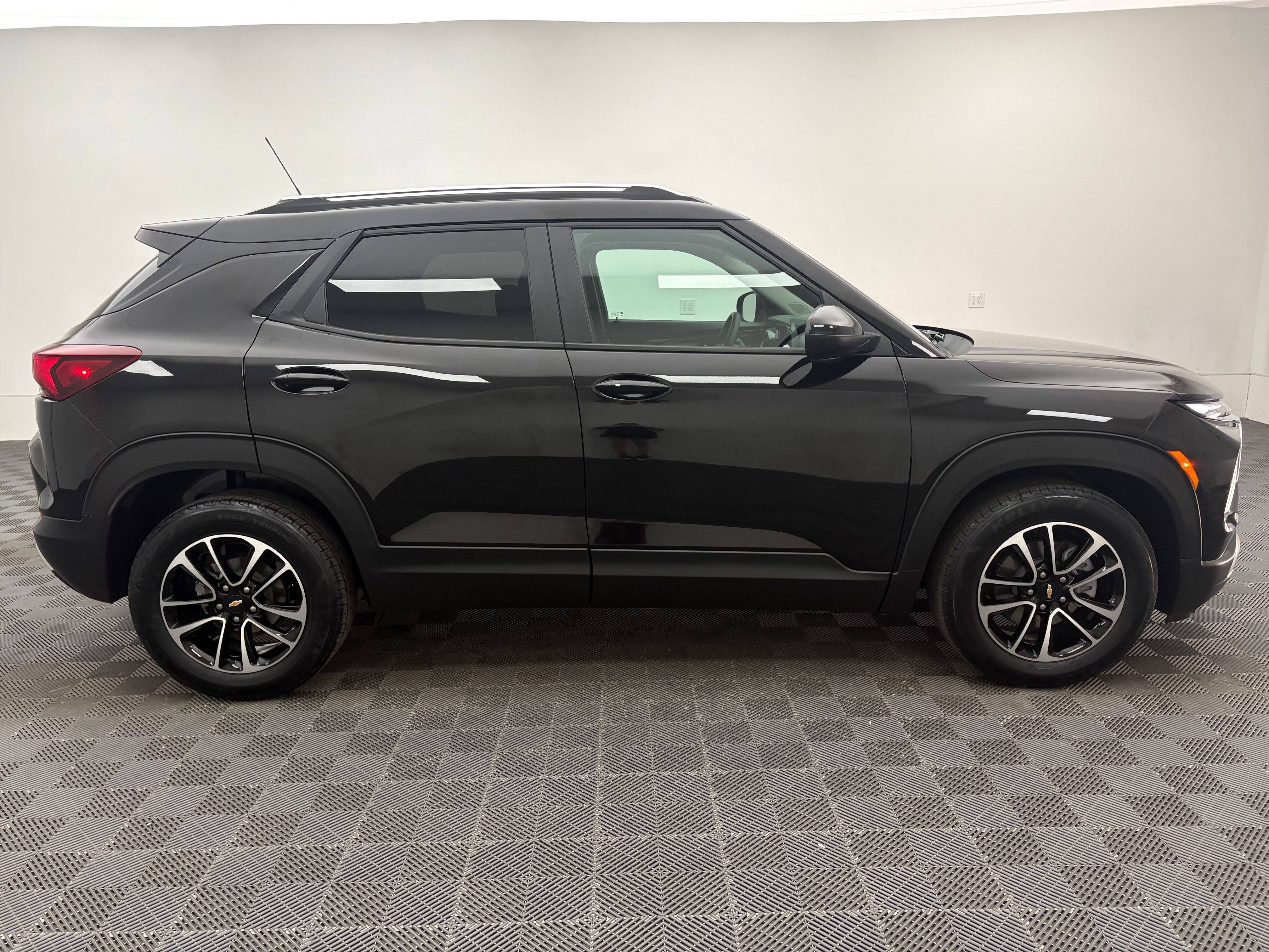 Used 2025 Chevrolet TrailBlazer LT FWD image 5