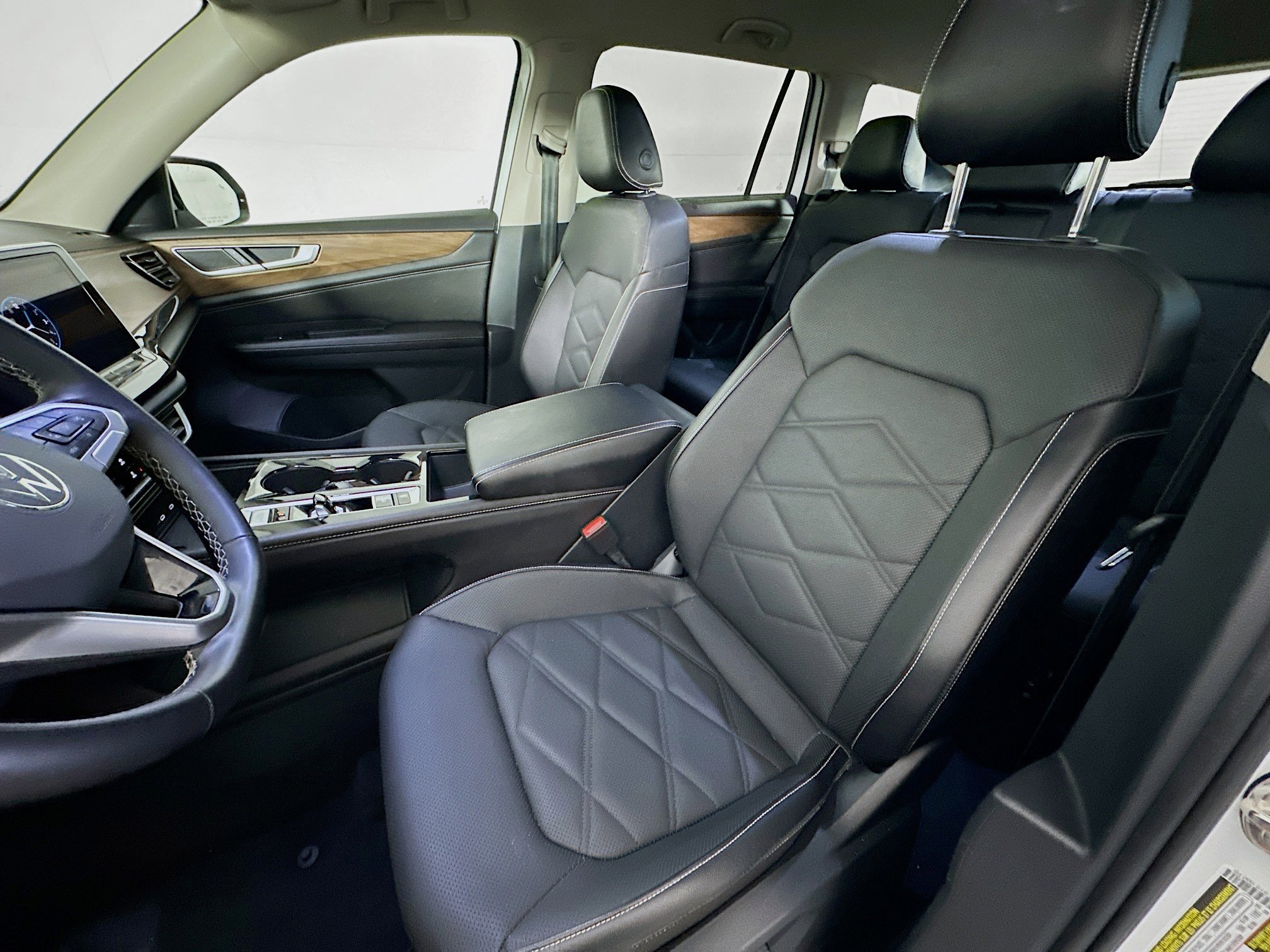 Used 2025 Volkswagen Atlas SE image 13