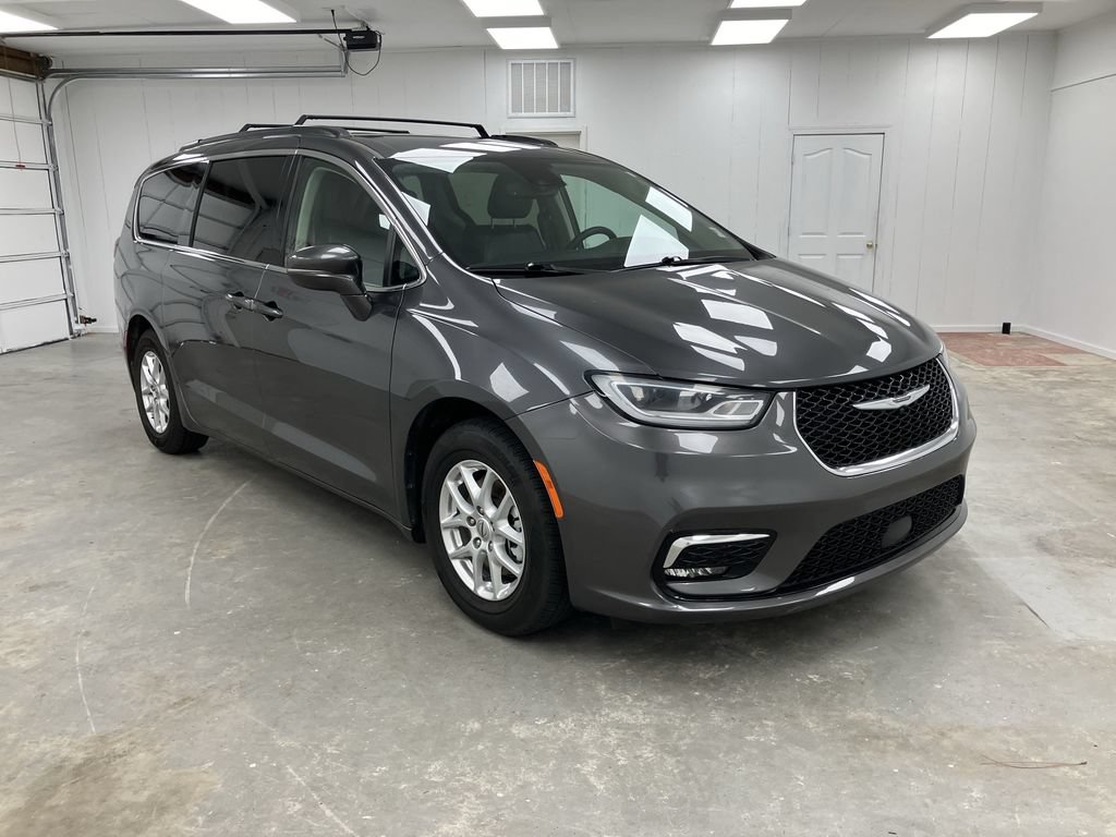 Used 2022 Chrysler Pacifica Touring-L FWD image 7