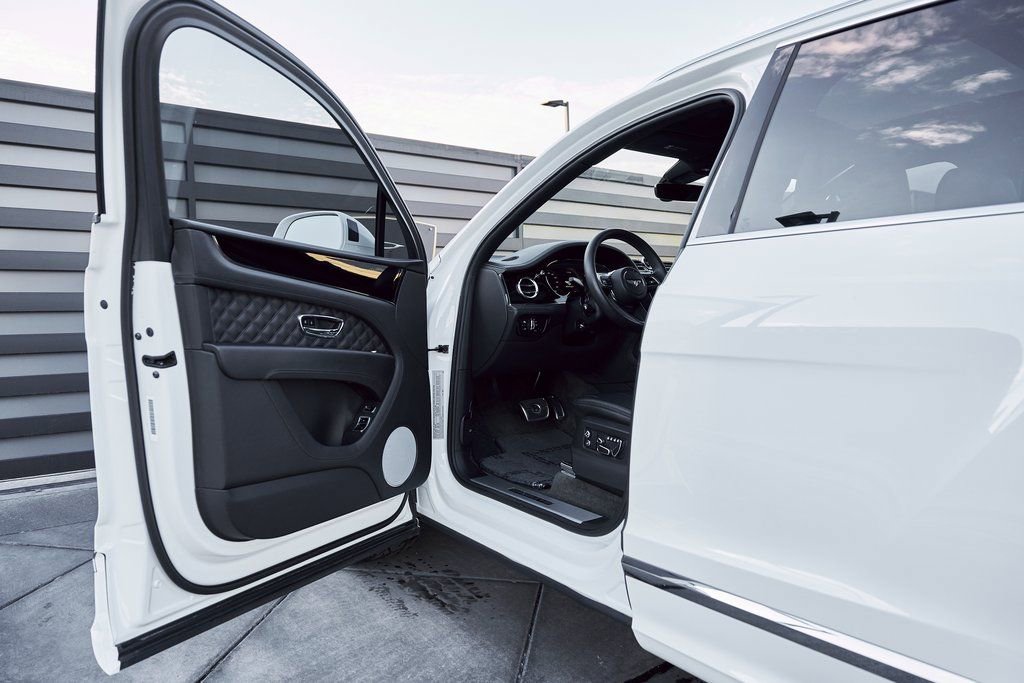 Used 2022 Bentley Bentayga image 28