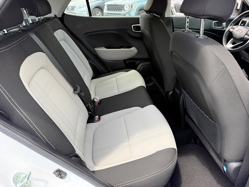 Used 2023 Hyundai Venue SEL FWD image 16