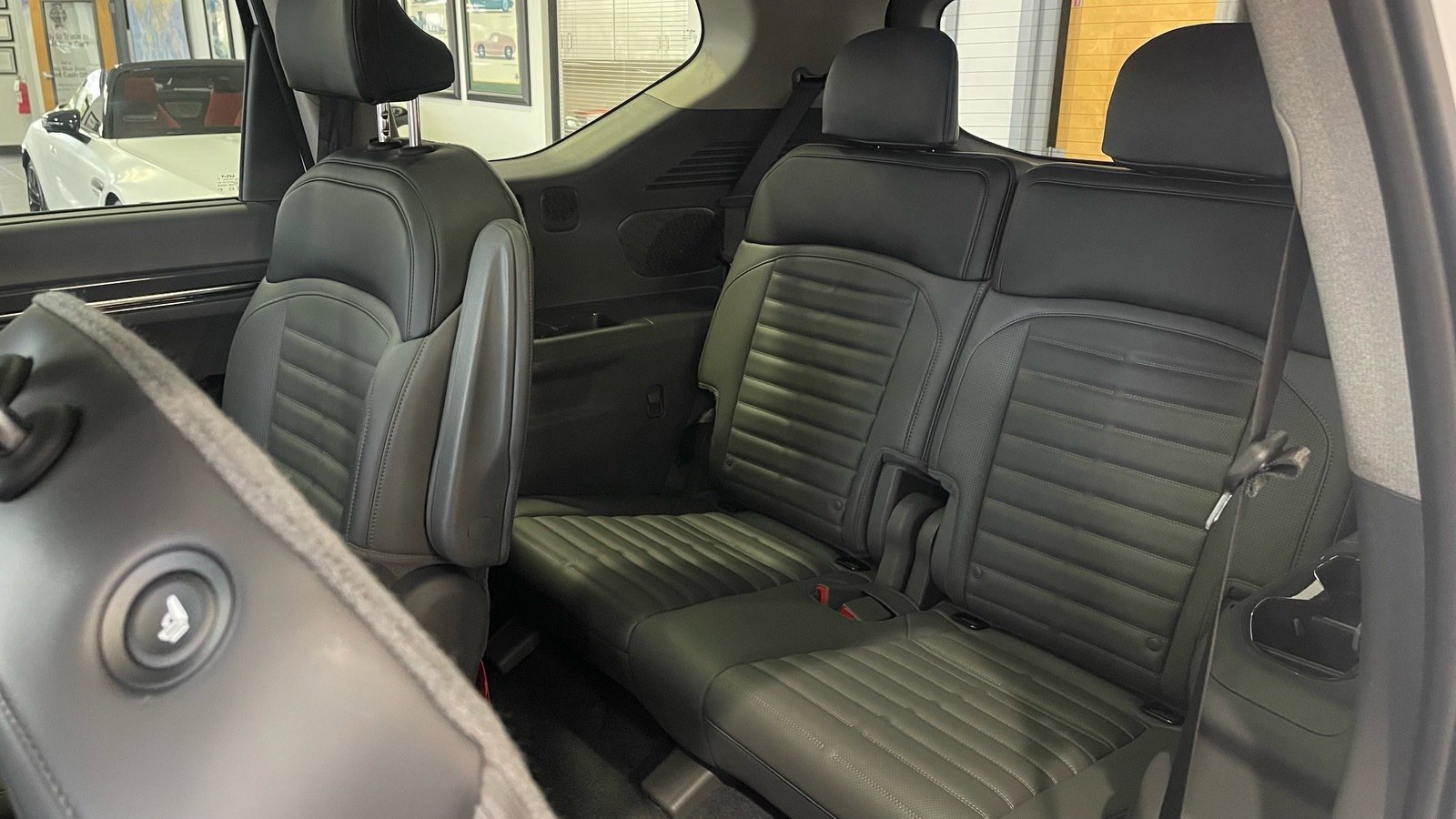 Used 2025 Kia EV9 Land w/ Towing Package image 35