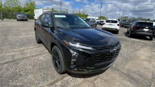 New 2026 Chevrolet Trax ACTIV w/ Sunroof Package FWD image 4