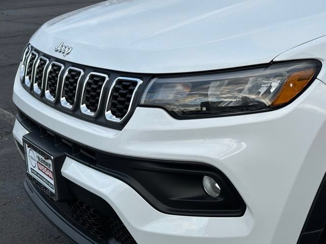 Used 2025 Jeep Compass Latitude AWD/4WD image 8