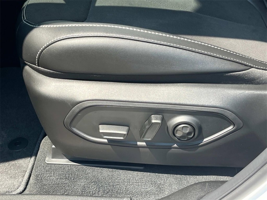 New 2025 Jeep Grand Cherokee Altitude image 11