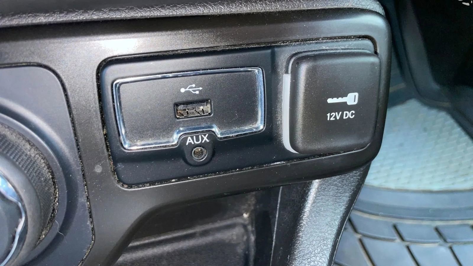 Used 2022 Jeep Renegade Latitude AWD/4WD image 17