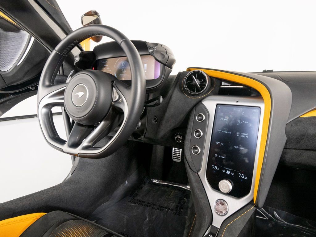 Used 2024 McLaren 750S Spider image 28