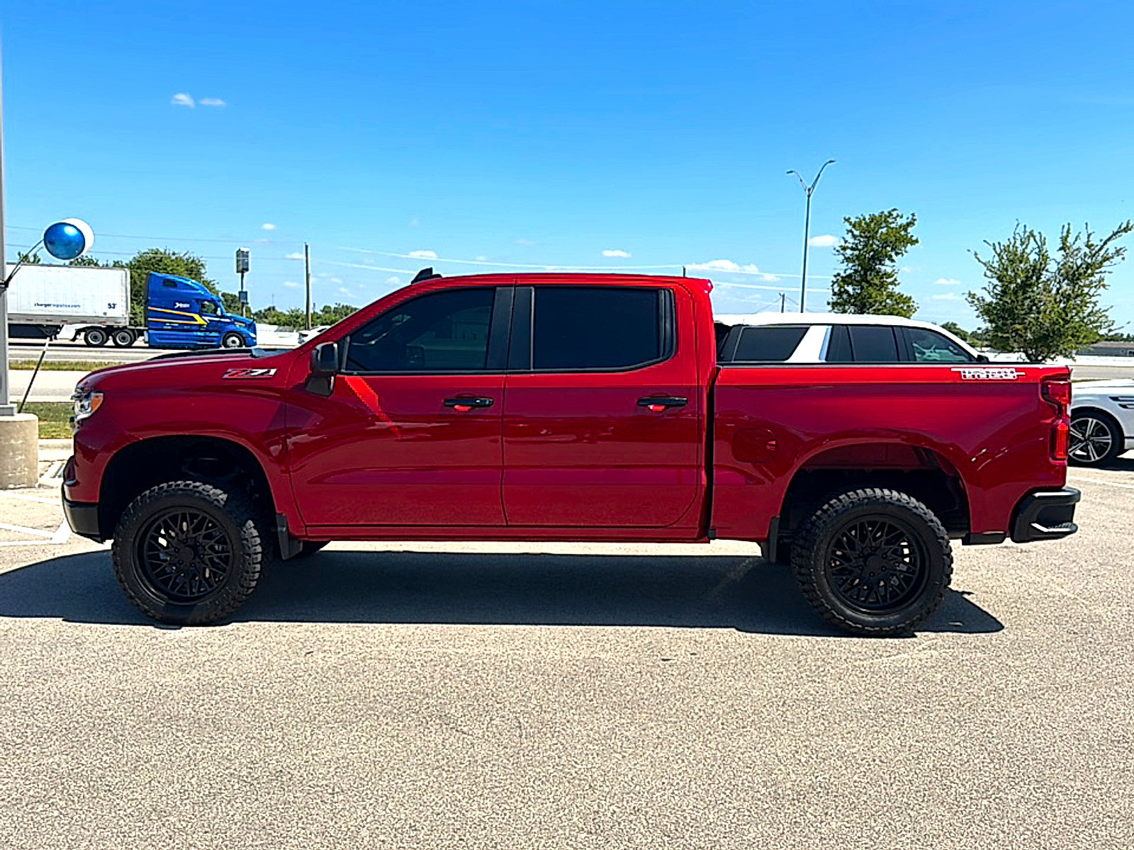 Used 2025 Chevrolet Silverado 1500 LT Trail Boss w/ Convenience Package II AWD/4WD image 5