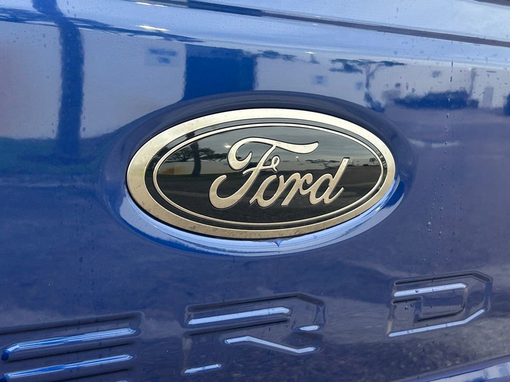 New 2026 Ford F250 Lariat w/ Black Appearance Package image 27