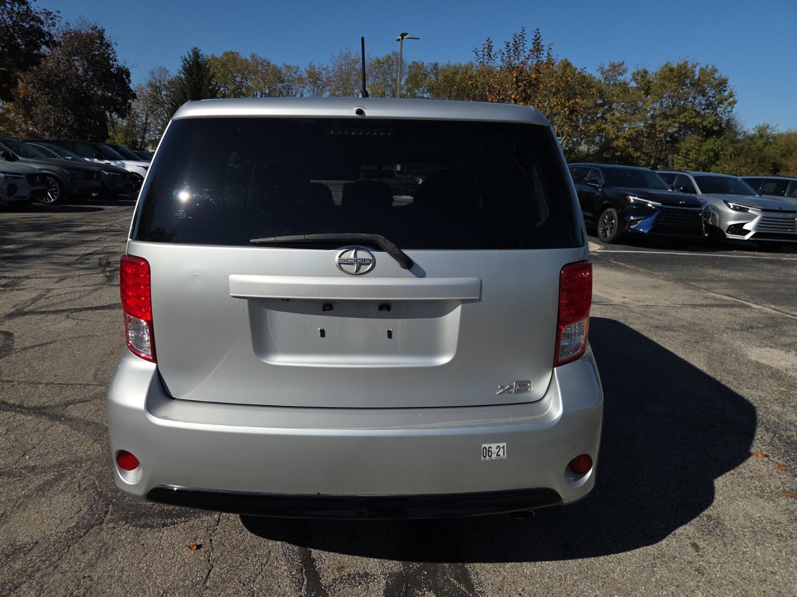 Used 2015 Scion xB FWD image 8