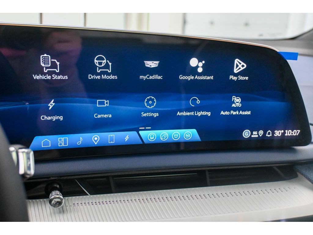 New 2026 Cadillac Optiq Luxury 2 image 30