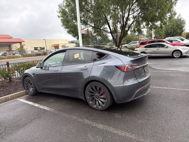 Used 2023 Tesla Model Y Performance AWD/4WD image 14