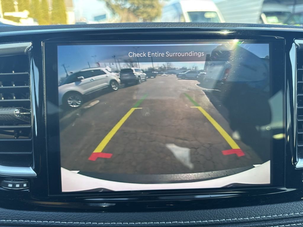 Used 2025 Chrysler Pacifica Limited image 5