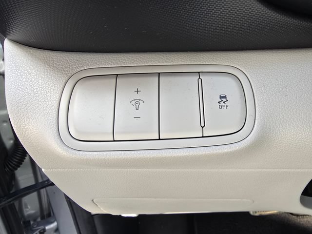 Used 2025 Hyundai Venue SEL FWD image 10