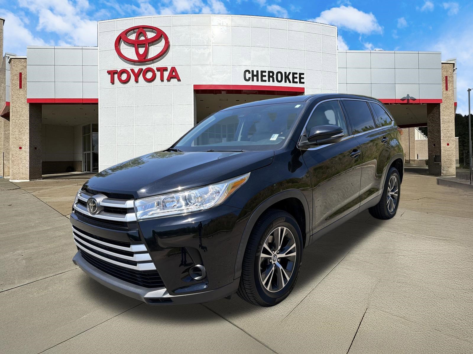 Used 2019 Toyota Highlander LE FWD video 1