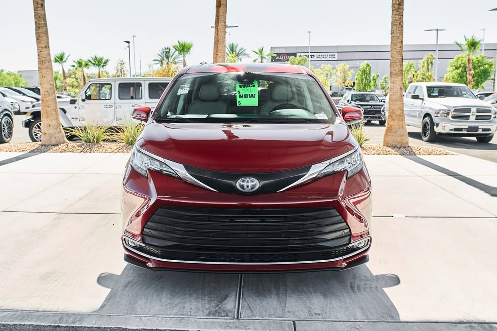 Used 2021 Toyota Sienna XLE w/ XLE Plus Package FWD image 7