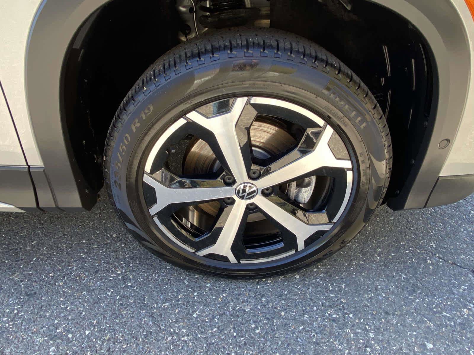Certified 2025 Volkswagen Tiguan SE AWD/4WD image 32