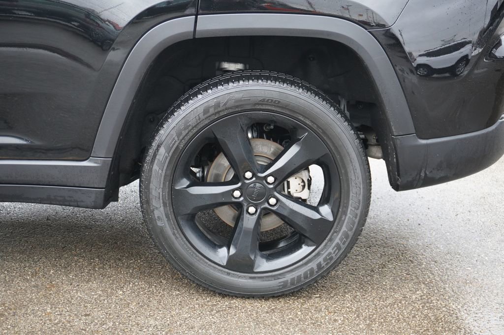 Used 2023 Jeep Grand Cherokee Altitude image 11