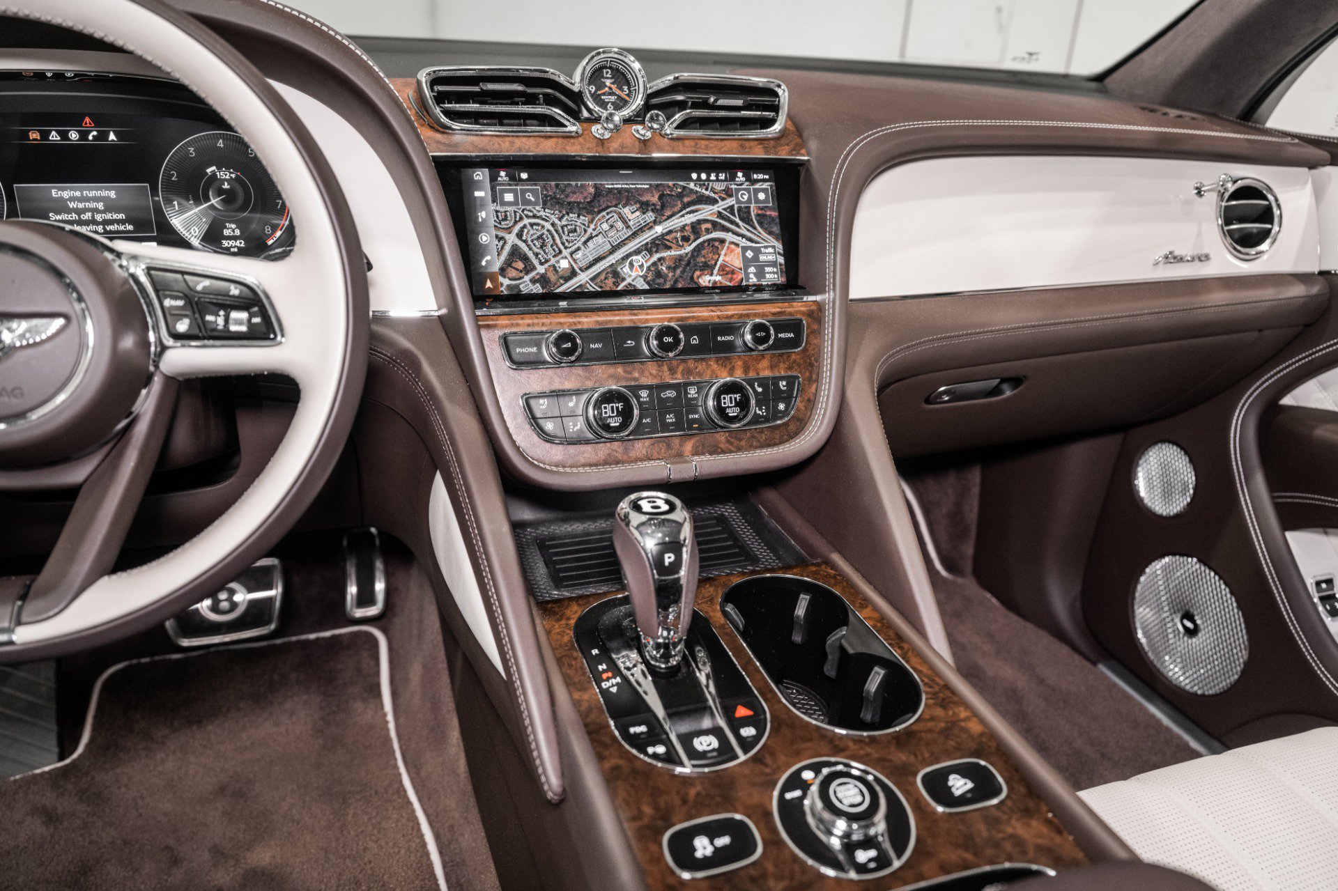 Used 2023 Bentley Bentayga image 32