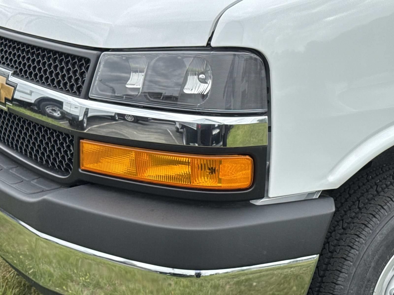New 2026 Chevrolet Express 3500 w/ Power Convenience Package RWD image 9