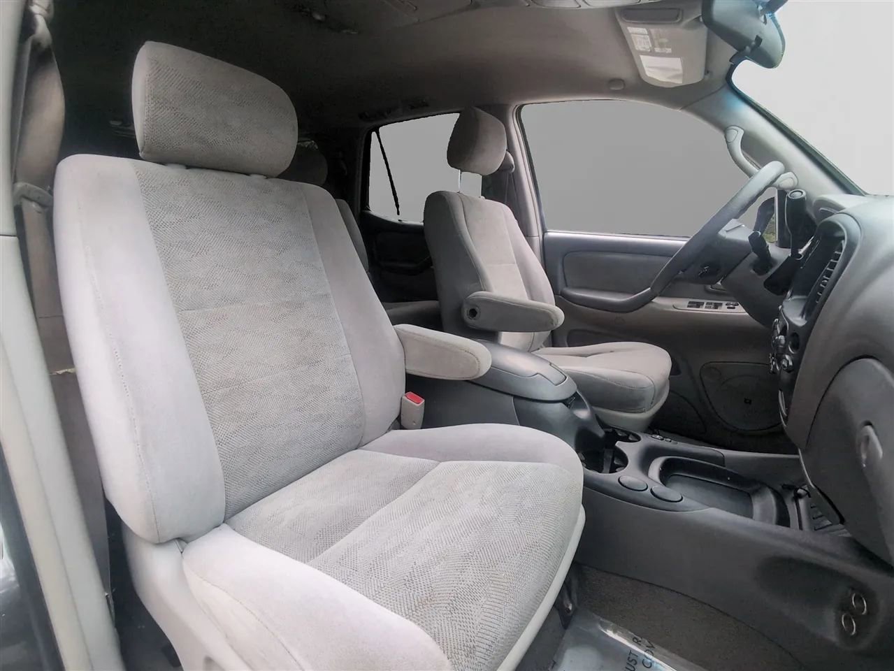 Used 2006 Toyota Sequoia SR5 RWD image 40