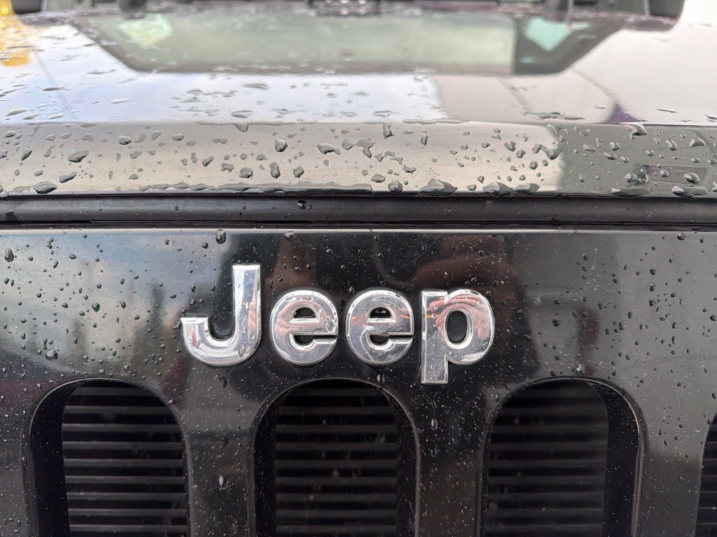 Used 2012 Jeep Wrangler Unlimited Sahara AWD/4WD image 27