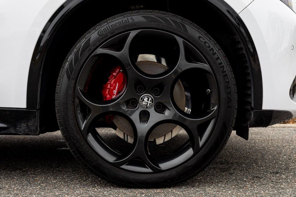 Used 2024 Alfa Romeo Stelvio Veloce image 16