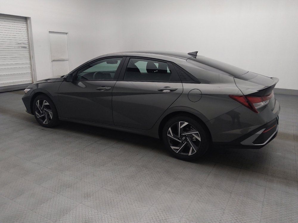 Used 2025 Hyundai Elantra Sport FWD image 3