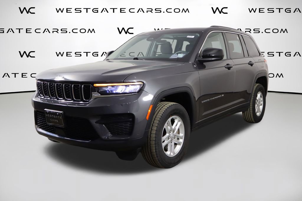 Used 2023 Jeep Grand Cherokee Laredo image 1