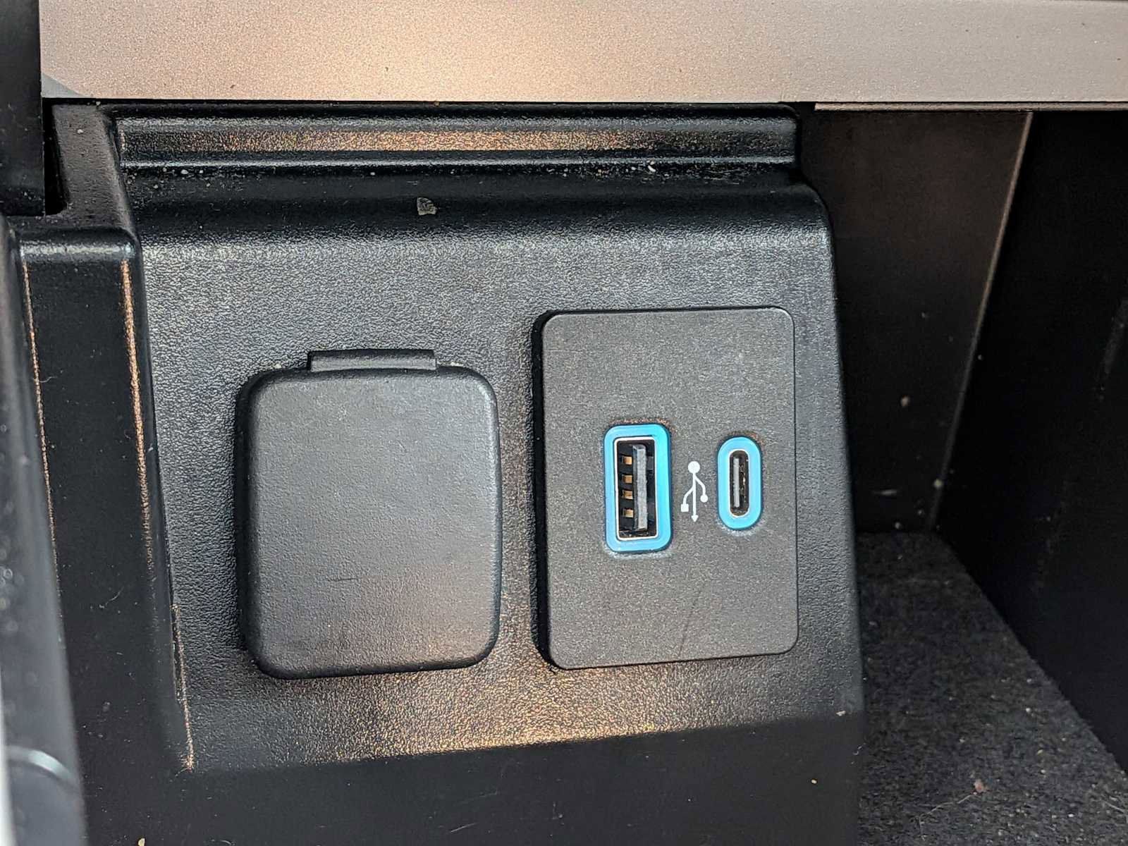 Used 2023 Ford Explorer Limited w/ Hybrid Equipment Group 310A image 30