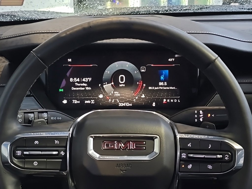 Used 2024 GMC Acadia Elevation image 11