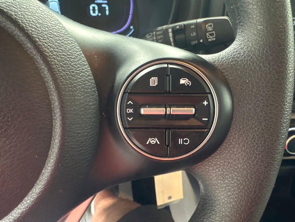 Used 2025 Kia Soul LX w/ LX Technology Package FWD image 19