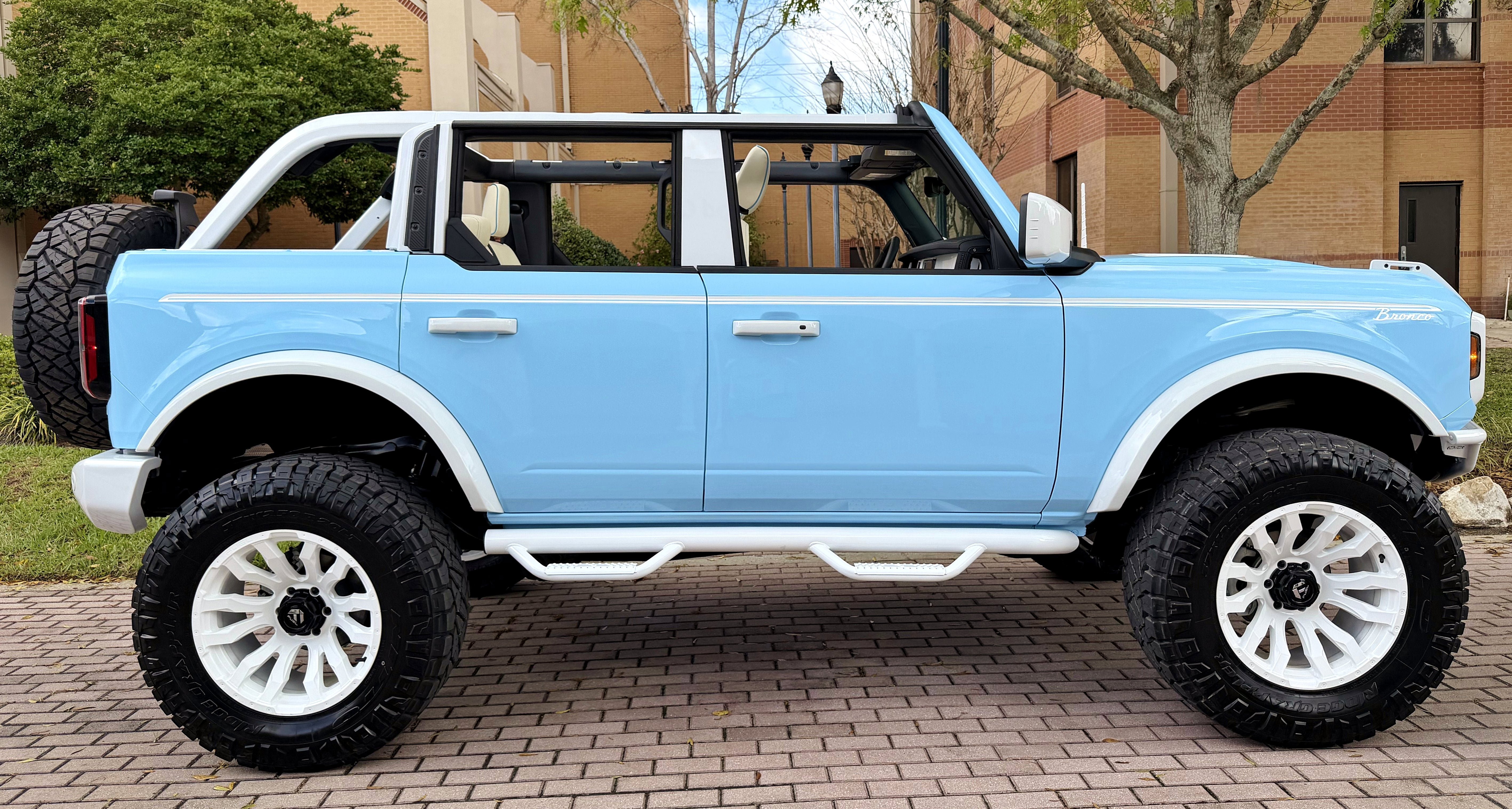 Used 2025 Ford Bronco Outer Banks AWD/4WD image 12