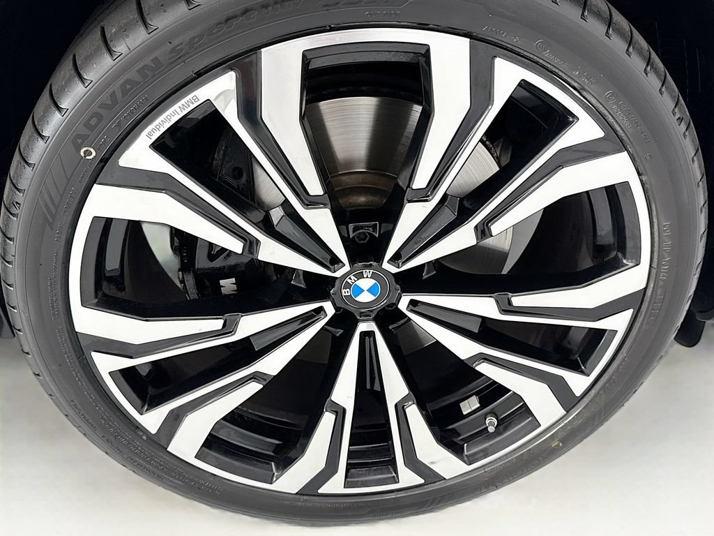 Used 2024 BMW X7 xDrive40i w/ M Sport Package AWD/4WD image 31