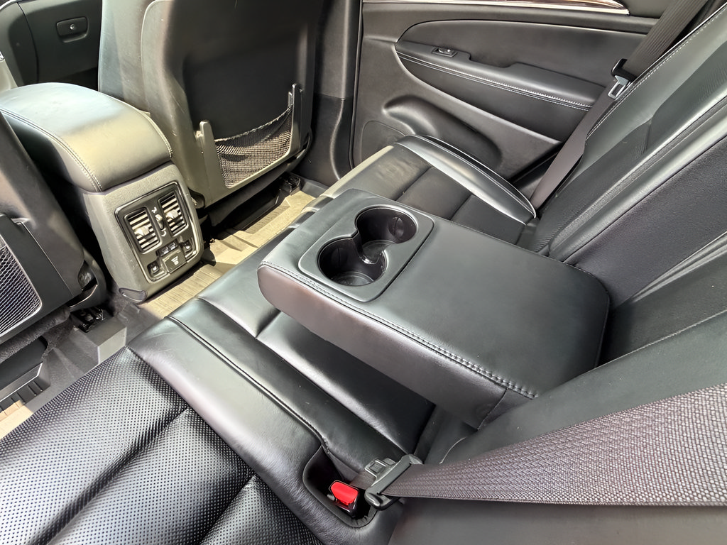 Used 2019 Jeep Grand Cherokee Overland AWD/4WD image 24