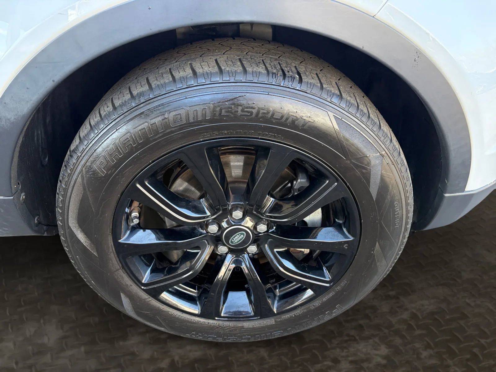 Used 2019 Land Rover Range Rover Evoque SE Premium image 39